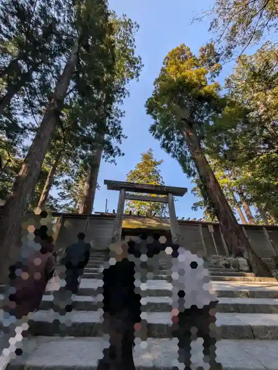 伊勢神宮内宮(皇大神宮)の{uncategorized: "未分類", other: "その他", undefined: "問題あり", building: "その他建物", grave: "お墓", sacred_gate: "鳥居", guardian: "狛犬", statue: "像", buddha: "仏像", history: "歴史", nature: "自然", garden: "庭園", animal: "動物", pagoda: "塔", temizu: "手水舎", mountain_gate: "山門・神門", sanctuary: "本殿・本堂", subordinate: "末社・摂社", art: "芸術", scenery: "景色", jizo: "地蔵", ema: "絵馬", goshuin: "御朱印", omikuji: "おみくじ", items: "授与品その他", amulet: "お守り", goshuincho: "御朱印帳", eats: "食事", festival: "お祭り", votive_dance: "神楽", shichigosan: "七五三参", wedding: "結婚式", experience: "体験その他", initially: "初詣", around: "周辺", anti_infection: "感染症対策"}