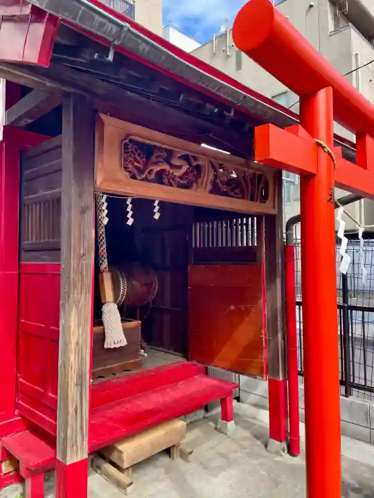和田森稲荷神社の{uncategorized: "未分類", other: "その他", undefined: "問題あり", building: "その他建物", grave: "お墓", sacred_gate: "鳥居", guardian: "狛犬", statue: "像", buddha: "仏像", history: "歴史", nature: "自然", garden: "庭園", animal: "動物", pagoda: "塔", temizu: "手水舎", mountain_gate: "山門・神門", sanctuary: "本殿・本堂", subordinate: "末社・摂社", art: "芸術", scenery: "景色", jizo: "地蔵", ema: "絵馬", goshuin: "御朱印", omikuji: "おみくじ", items: "授与品その他", amulet: "お守り", goshuincho: "御朱印帳", eats: "食事", festival: "お祭り", votive_dance: "神楽", shichigosan: "七五三参", wedding: "結婚式", experience: "体験その他", initially: "初詣", around: "周辺", anti_infection: "感染症対策"}