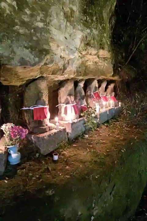 穴弘法(古城山遍照閣)(岐阜県)