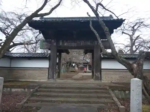 崇真寺(開運犬り切不動尊)の山門