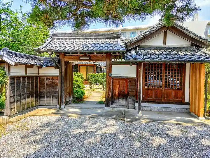 生蓮教会(生蓮庵)の山門・神門