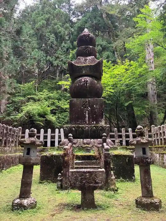 高野山金剛峯寺奥の院(和歌山県)