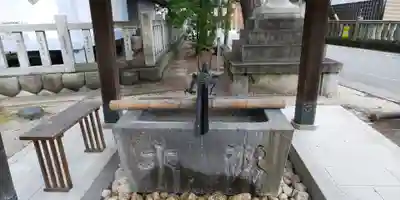 堤治神社の手水舎