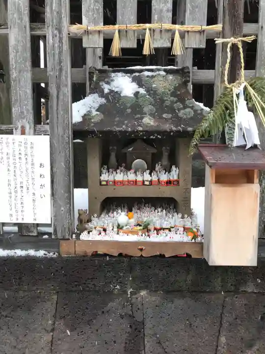 出世稻荷神社の末社・摂社