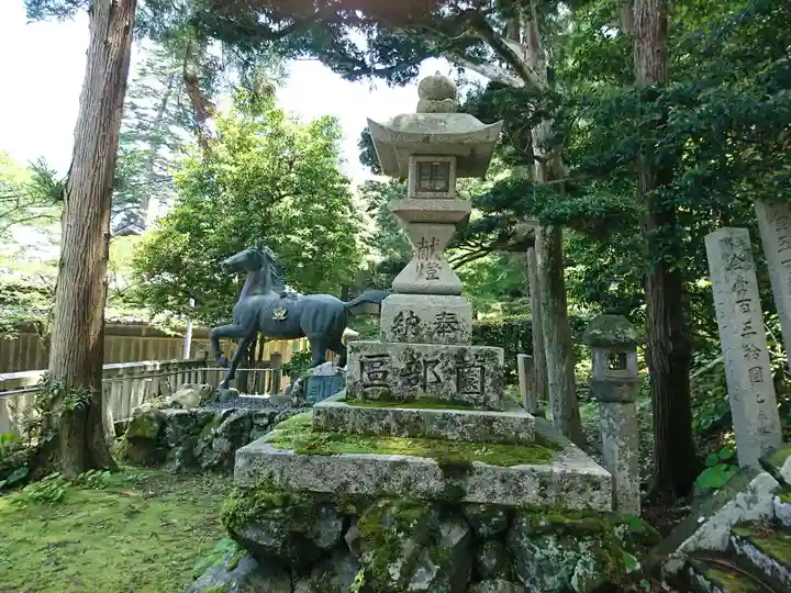 佐伎治神社の像