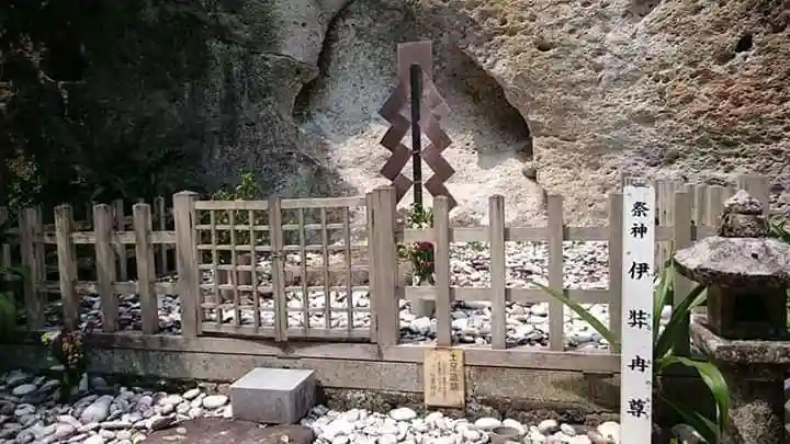 花窟神社の本殿・本堂