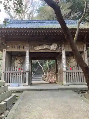 弥谷寺の{uncategorized: "未分類", other: "その他", undefined: "問題あり", building: "その他建物", grave: "お墓", sacred_gate: "鳥居", guardian: "狛犬", statue: "像", buddha: "仏像", history: "歴史", nature: "自然", garden: "庭園", animal: "動物", pagoda: "塔", temizu: "手水舎", mountain_gate: "山門・神門", sanctuary: "本殿・本堂", subordinate: "末社・摂社", art: "芸術", scenery: "景色", jizo: "地蔵", ema: "絵馬", goshuin: "御朱印", omikuji: "おみくじ", items: "授与品その他", amulet: "お守り", goshuincho: "御朱印帳", eats: "食事", festival: "お祭り", votive_dance: "神楽", shichigosan: "七五三参", wedding: "結婚式", experience: "体験その他", initially: "初詣", around: "周辺", anti_infection: "感染症対策"}