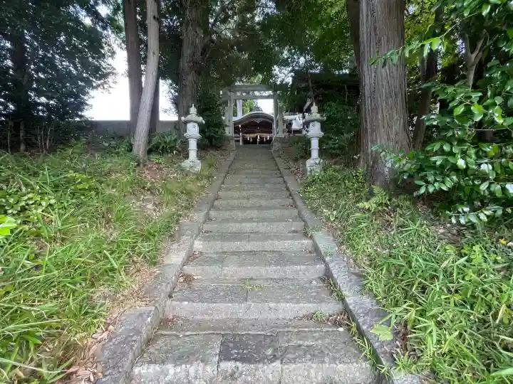 勝手神社の{uncategorized: "未分類", other: "その他", undefined: "問題あり", building: "その他建物", grave: "お墓", sacred_gate: "鳥居", guardian: "狛犬", statue: "像", buddha: "仏像", history: "歴史", nature: "自然", garden: "庭園", animal: "動物", pagoda: "塔", temizu: "手水舎", mountain_gate: "山門・神門", sanctuary: "本殿・本堂", subordinate: "末社・摂社", art: "芸術", scenery: "景色", jizo: "地蔵", ema: "絵馬", goshuin: "御朱印", omikuji: "おみくじ", items: "授与品その他", amulet: "お守り", goshuincho: "御朱印帳", eats: "食事", festival: "お祭り", votive_dance: "神楽", shichigosan: "七五三参", wedding: "結婚式", experience: "体験その他", initially: "初詣", around: "周辺", anti_infection: "感染症対策"}