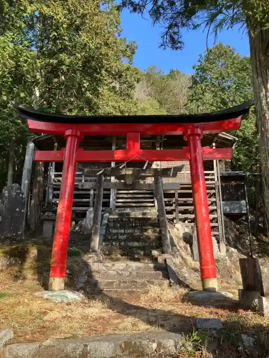 宇都宮神社(御神楽町)の{uncategorized: "未分類", other: "その他", undefined: "問題あり", building: "その他建物", grave: "お墓", sacred_gate: "鳥居", guardian: "狛犬", statue: "像", buddha: "仏像", history: "歴史", nature: "自然", garden: "庭園", animal: "動物", pagoda: "塔", temizu: "手水舎", mountain_gate: "山門・神門", sanctuary: "本殿・本堂", subordinate: "末社・摂社", art: "芸術", scenery: "景色", jizo: "地蔵", ema: "絵馬", goshuin: "御朱印", omikuji: "おみくじ", items: "授与品その他", amulet: "お守り", goshuincho: "御朱印帳", eats: "食事", festival: "お祭り", votive_dance: "神楽", shichigosan: "七五三参", wedding: "結婚式", experience: "体験その他", initially: "初詣", around: "周辺", anti_infection: "感染症対策"}