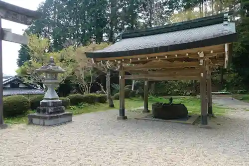 八咫烏神社の手水舎