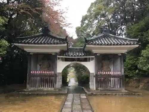 満願寺の山門