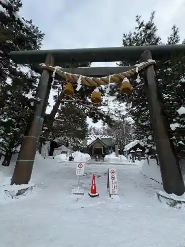 白石神社の{uncategorized: "未分類", other: "その他", undefined: "問題あり", building: "その他建物", grave: "お墓", sacred_gate: "鳥居", guardian: "狛犬", statue: "像", buddha: "仏像", history: "歴史", nature: "自然", garden: "庭園", animal: "動物", pagoda: "塔", temizu: "手水舎", mountain_gate: "山門・神門", sanctuary: "本殿・本堂", subordinate: "末社・摂社", art: "芸術", scenery: "景色", jizo: "地蔵", ema: "絵馬", goshuin: "御朱印", omikuji: "おみくじ", items: "授与品その他", amulet: "お守り", goshuincho: "御朱印帳", eats: "食事", festival: "お祭り", votive_dance: "神楽", shichigosan: "七五三参", wedding: "結婚式", experience: "体験その他", initially: "初詣", around: "周辺", anti_infection: "感染症対策"}