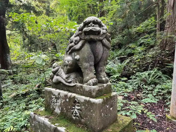十和田神社の{uncategorized: "未分類", other: "その他", undefined: "問題あり", building: "その他建物", grave: "お墓", sacred_gate: "鳥居", guardian: "狛犬", statue: "像", buddha: "仏像", history: "歴史", nature: "自然", garden: "庭園", animal: "動物", pagoda: "塔", temizu: "手水舎", mountain_gate: "山門・神門", sanctuary: "本殿・本堂", subordinate: "末社・摂社", art: "芸術", scenery: "景色", jizo: "地蔵", ema: "絵馬", goshuin: "御朱印", omikuji: "おみくじ", items: "授与品その他", amulet: "お守り", goshuincho: "御朱印帳", eats: "食事", festival: "お祭り", votive_dance: "神楽", shichigosan: "七五三参", wedding: "結婚式", experience: "体験その他", initially: "初詣", around: "周辺", anti_infection: "感染症対策"}