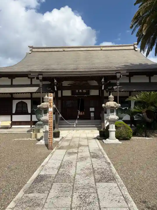 信福寺の{uncategorized: "未分類", other: "その他", undefined: "問題あり", building: "その他建物", grave: "お墓", sacred_gate: "鳥居", guardian: "狛犬", statue: "像", buddha: "仏像", history: "歴史", nature: "自然", garden: "庭園", animal: "動物", pagoda: "塔", temizu: "手水舎", mountain_gate: "山門・神門", sanctuary: "本殿・本堂", subordinate: "末社・摂社", art: "芸術", scenery: "景色", jizo: "地蔵", ema: "絵馬", goshuin: "御朱印", omikuji: "おみくじ", items: "授与品その他", amulet: "お守り", goshuincho: "御朱印帳", eats: "食事", festival: "お祭り", votive_dance: "神楽", shichigosan: "七五三参", wedding: "結婚式", experience: "体験その他", initially: "初詣", around: "周辺", anti_infection: "感染症対策"}