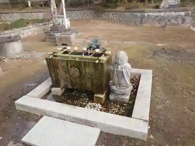 妙法寺(金色不動尊)の手水舎