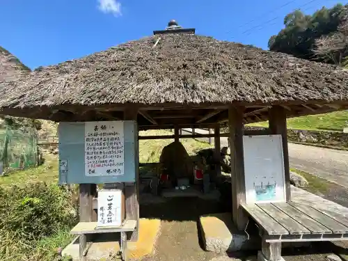 仏隆寺の{uncategorized: "未分類", other: "その他", undefined: "問題あり", building: "その他建物", grave: "お墓", sacred_gate: "鳥居", guardian: "狛犬", statue: "像", buddha: "仏像", history: "歴史", nature: "自然", garden: "庭園", animal: "動物", pagoda: "塔", temizu: "手水舎", mountain_gate: "山門・神門", sanctuary: "本殿・本堂", subordinate: "末社・摂社", art: "芸術", scenery: "景色", jizo: "地蔵", ema: "絵馬", goshuin: "御朱印", omikuji: "おみくじ", items: "授与品その他", amulet: "お守り", goshuincho: "御朱印帳", eats: "食事", festival: "お祭り", votive_dance: "神楽", shichigosan: "七五三参", wedding: "結婚式", experience: "体験その他", initially: "初詣", around: "周辺", anti_infection: "感染症対策"}