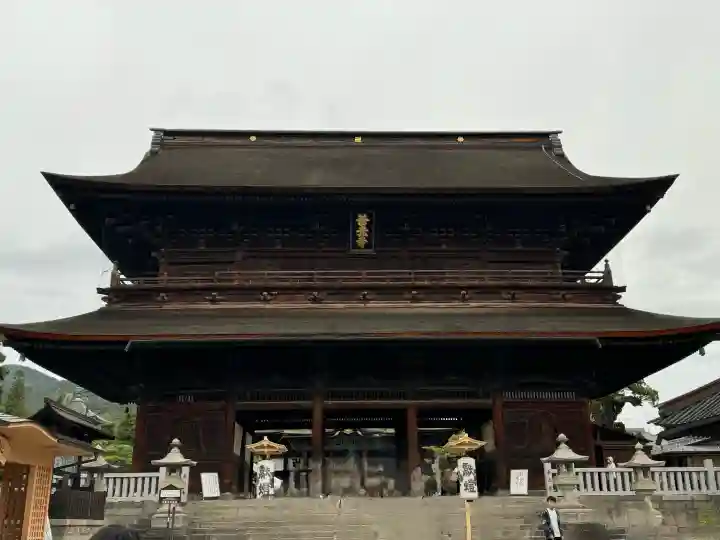 善光寺の{uncategorized: "未分類", other: "その他", undefined: "問題あり", building: "その他建物", grave: "お墓", sacred_gate: "鳥居", guardian: "狛犬", statue: "像", buddha: "仏像", history: "歴史", nature: "自然", garden: "庭園", animal: "動物", pagoda: "塔", temizu: "手水舎", mountain_gate: "山門・神門", sanctuary: "本殿・本堂", subordinate: "末社・摂社", art: "芸術", scenery: "景色", jizo: "地蔵", ema: "絵馬", goshuin: "御朱印", omikuji: "おみくじ", items: "授与品その他", amulet: "お守り", goshuincho: "御朱印帳", eats: "食事", festival: "お祭り", votive_dance: "神楽", shichigosan: "七五三参", wedding: "結婚式", experience: "体験その他", initially: "初詣", around: "周辺", anti_infection: "感染症対策"}