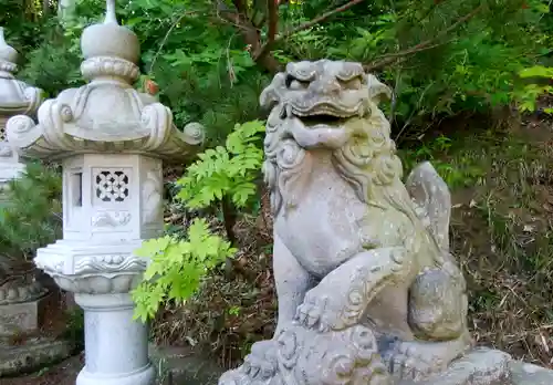 開拓神社（紅櫻公園）の狛犬