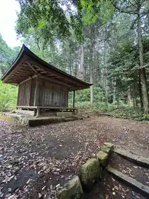 油日神社の{uncategorized: "未分類", other: "その他", undefined: "問題あり", building: "その他建物", grave: "お墓", sacred_gate: "鳥居", guardian: "狛犬", statue: "像", buddha: "仏像", history: "歴史", nature: "自然", garden: "庭園", animal: "動物", pagoda: "塔", temizu: "手水舎", mountain_gate: "山門・神門", sanctuary: "本殿・本堂", subordinate: "末社・摂社", art: "芸術", scenery: "景色", jizo: "地蔵", ema: "絵馬", goshuin: "御朱印", omikuji: "おみくじ", items: "授与品その他", amulet: "お守り", goshuincho: "御朱印帳", eats: "食事", festival: "お祭り", votive_dance: "神楽", shichigosan: "七五三参", wedding: "結婚式", experience: "体験その他", initially: "初詣", around: "周辺", anti_infection: "感染症対策"}