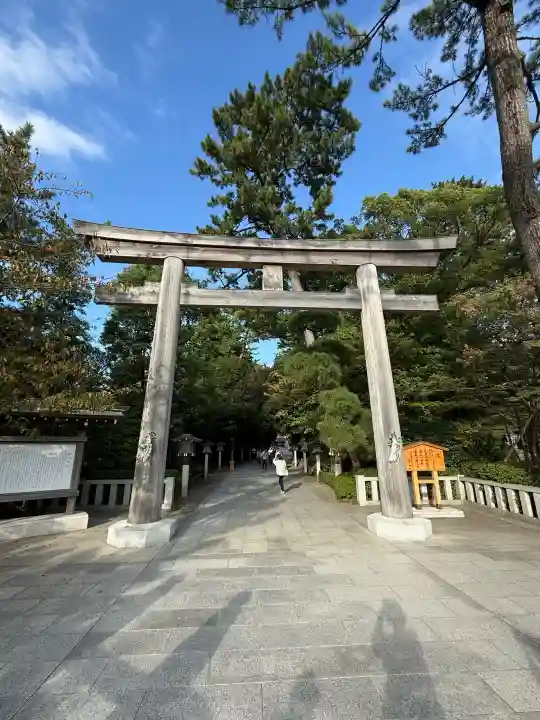 寒川神社の{uncategorized: "未分類", other: "その他", undefined: "問題あり", building: "その他建物", grave: "お墓", sacred_gate: "鳥居", guardian: "狛犬", statue: "像", buddha: "仏像", history: "歴史", nature: "自然", garden: "庭園", animal: "動物", pagoda: "塔", temizu: "手水舎", mountain_gate: "山門・神門", sanctuary: "本殿・本堂", subordinate: "末社・摂社", art: "芸術", scenery: "景色", jizo: "地蔵", ema: "絵馬", goshuin: "御朱印", omikuji: "おみくじ", items: "授与品その他", amulet: "お守り", goshuincho: "御朱印帳", eats: "食事", festival: "お祭り", votive_dance: "神楽", shichigosan: "七五三参", wedding: "結婚式", experience: "体験その他", initially: "初詣", around: "周辺", anti_infection: "感染症対策"}