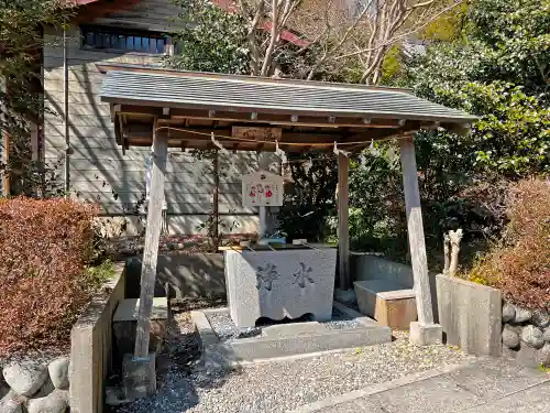 赤尾渋垂郡辺神社の手水