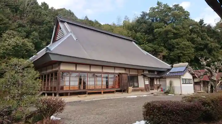 惣持院の本殿・本堂