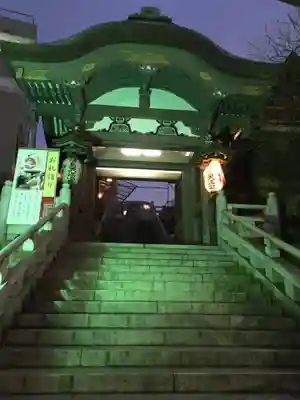 湯島天満宮の山門・神門