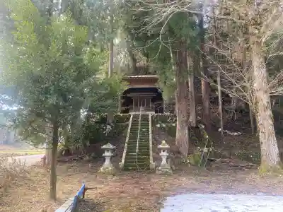 㯮椒神社の{uncategorized: "未分類", other: "その他", undefined: "問題あり", building: "その他建物", grave: "お墓", sacred_gate: "鳥居", guardian: "狛犬", statue: "像", buddha: "仏像", history: "歴史", nature: "自然", garden: "庭園", animal: "動物", pagoda: "塔", temizu: "手水舎", mountain_gate: "山門・神門", sanctuary: "本殿・本堂", subordinate: "末社・摂社", art: "芸術", scenery: "景色", jizo: "地蔵", ema: "絵馬", goshuin: "御朱印", omikuji: "おみくじ", items: "授与品その他", amulet: "お守り", goshuincho: "御朱印帳", eats: "食事", festival: "お祭り", votive_dance: "神楽", shichigosan: "七五三参", wedding: "結婚式", experience: "体験その他", initially: "初詣", around: "周辺", anti_infection: "感染症対策"}