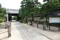養泉寺の山門・神門