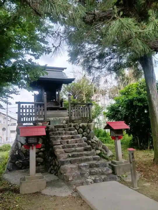 日吉神社の{uncategorized: "未分類", other: "その他", undefined: "問題あり", building: "その他建物", grave: "お墓", sacred_gate: "鳥居", guardian: "狛犬", statue: "像", buddha: "仏像", history: "歴史", nature: "自然", garden: "庭園", animal: "動物", pagoda: "塔", temizu: "手水舎", mountain_gate: "山門・神門", sanctuary: "本殿・本堂", subordinate: "末社・摂社", art: "芸術", scenery: "景色", jizo: "地蔵", ema: "絵馬", goshuin: "御朱印", omikuji: "おみくじ", items: "授与品その他", amulet: "お守り", goshuincho: "御朱印帳", eats: "食事", festival: "お祭り", votive_dance: "神楽", shichigosan: "七五三参", wedding: "結婚式", experience: "体験その他", initially: "初詣", around: "周辺", anti_infection: "感染症対策"}