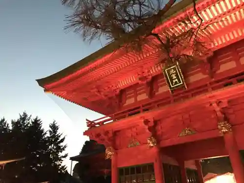 穴八幡宮の山門