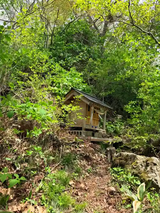 正一位石倉稲荷神社の{uncategorized: "未分類", other: "その他", undefined: "問題あり", building: "その他建物", grave: "お墓", sacred_gate: "鳥居", guardian: "狛犬", statue: "像", buddha: "仏像", history: "歴史", nature: "自然", garden: "庭園", animal: "動物", pagoda: "塔", temizu: "手水舎", mountain_gate: "山門・神門", sanctuary: "本殿・本堂", subordinate: "末社・摂社", art: "芸術", scenery: "景色", jizo: "地蔵", ema: "絵馬", goshuin: "御朱印", omikuji: "おみくじ", items: "授与品その他", amulet: "お守り", goshuincho: "御朱印帳", eats: "食事", festival: "お祭り", votive_dance: "神楽", shichigosan: "七五三参", wedding: "結婚式", experience: "体験その他", initially: "初詣", around: "周辺", anti_infection: "感染症対策"}