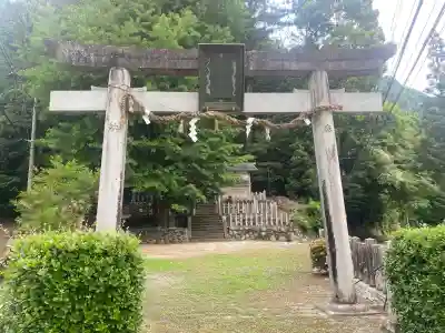 丹生神社の{uncategorized: "未分類", other: "その他", undefined: "問題あり", building: "その他建物", grave: "お墓", sacred_gate: "鳥居", guardian: "狛犬", statue: "像", buddha: "仏像", history: "歴史", nature: "自然", garden: "庭園", animal: "動物", pagoda: "塔", temizu: "手水舎", mountain_gate: "山門・神門", sanctuary: "本殿・本堂", subordinate: "末社・摂社", art: "芸術", scenery: "景色", jizo: "地蔵", ema: "絵馬", goshuin: "御朱印", omikuji: "おみくじ", items: "授与品その他", amulet: "お守り", goshuincho: "御朱印帳", eats: "食事", festival: "お祭り", votive_dance: "神楽", shichigosan: "七五三参", wedding: "結婚式", experience: "体験その他", initially: "初詣", around: "周辺", anti_infection: "感染症対策"}