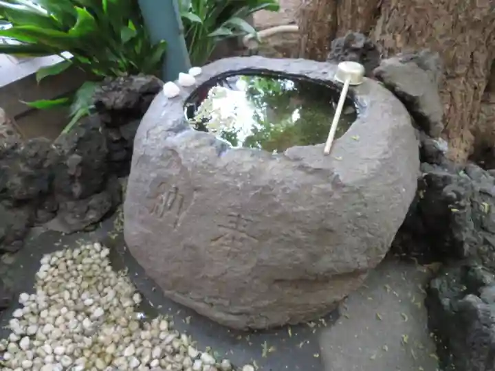 五柱五成神社の手水舎