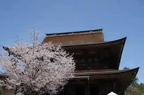 金峯山寺の本殿