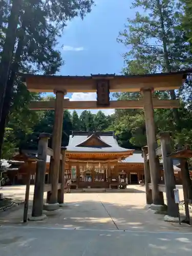 穂高神社本宮の鳥居