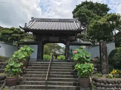 香勝寺の山門・神門