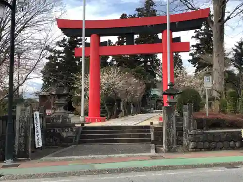 新橋浅間神社の鳥居