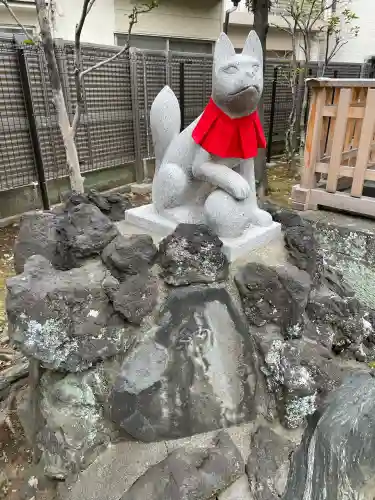 靍護稲荷神社の{uncategorized: "未分類", other: "その他", undefined: "問題あり", building: "その他建物", grave: "お墓", sacred_gate: "鳥居", guardian: "狛犬", statue: "像", buddha: "仏像", history: "歴史", nature: "自然", garden: "庭園", animal: "動物", pagoda: "塔", temizu: "手水舎", mountain_gate: "山門・神門", sanctuary: "本殿・本堂", subordinate: "末社・摂社", art: "芸術", scenery: "景色", jizo: "地蔵", ema: "絵馬", goshuin: "御朱印", omikuji: "おみくじ", items: "授与品その他", amulet: "お守り", goshuincho: "御朱印帳", eats: "食事", festival: "お祭り", votive_dance: "神楽", shichigosan: "七五三参", wedding: "結婚式", experience: "体験その他", initially: "初詣", around: "周辺", anti_infection: "感染症対策"}