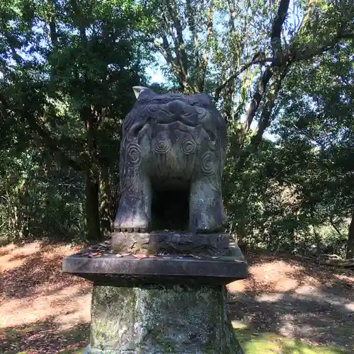 綾神社の狛犬