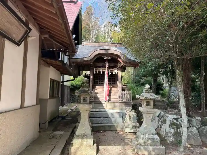 岐尼神社の{uncategorized: "未分類", other: "その他", undefined: "問題あり", building: "その他建物", grave: "お墓", sacred_gate: "鳥居", guardian: "狛犬", statue: "像", buddha: "仏像", history: "歴史", nature: "自然", garden: "庭園", animal: "動物", pagoda: "塔", temizu: "手水舎", mountain_gate: "山門・神門", sanctuary: "本殿・本堂", subordinate: "末社・摂社", art: "芸術", scenery: "景色", jizo: "地蔵", ema: "絵馬", goshuin: "御朱印", omikuji: "おみくじ", items: "授与品その他", amulet: "お守り", goshuincho: "御朱印帳", eats: "食事", festival: "お祭り", votive_dance: "神楽", shichigosan: "七五三参", wedding: "結婚式", experience: "体験その他", initially: "初詣", around: "周辺", anti_infection: "感染症対策"}