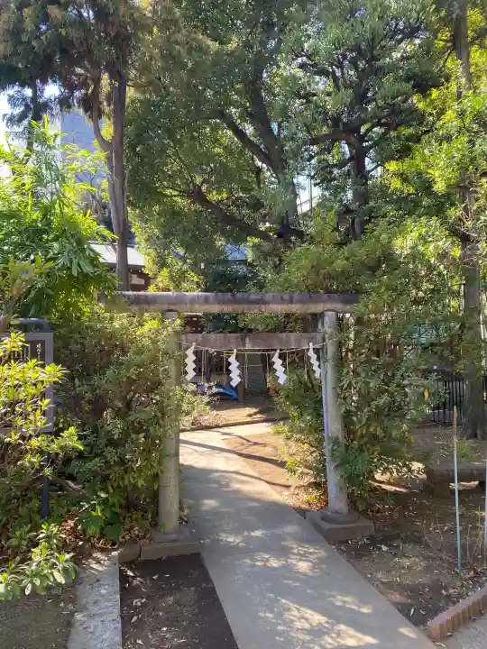 鳩森八幡神社の{uncategorized: "未分類", other: "その他", undefined: "問題あり", building: "その他建物", grave: "お墓", sacred_gate: "鳥居", guardian: "狛犬", statue: "像", buddha: "仏像", history: "歴史", nature: "自然", garden: "庭園", animal: "動物", pagoda: "塔", temizu: "手水舎", mountain_gate: "山門・神門", sanctuary: "本殿・本堂", subordinate: "末社・摂社", art: "芸術", scenery: "景色", jizo: "地蔵", ema: "絵馬", goshuin: "御朱印", omikuji: "おみくじ", items: "授与品その他", amulet: "お守り", goshuincho: "御朱印帳", eats: "食事", festival: "お祭り", votive_dance: "神楽", shichigosan: "七五三参", wedding: "結婚式", experience: "体験その他", initially: "初詣", around: "周辺", anti_infection: "感染症対策"}