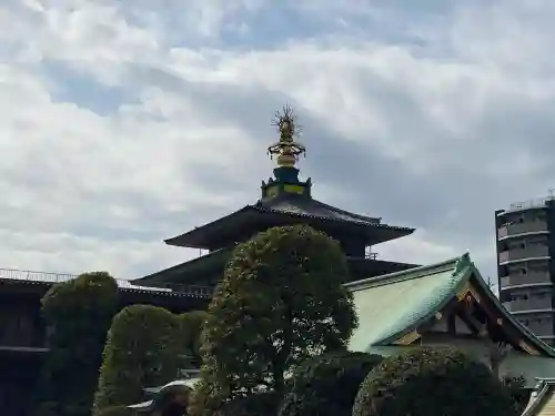 川崎大師（平間寺）の{uncategorized: "未分類", other: "その他", undefined: "問題あり", building: "その他建物", grave: "お墓", sacred_gate: "鳥居", guardian: "狛犬", statue: "像", buddha: "仏像", history: "歴史", nature: "自然", garden: "庭園", animal: "動物", pagoda: "塔", temizu: "手水舎", mountain_gate: "山門・神門", sanctuary: "本殿・本堂", subordinate: "末社・摂社", art: "芸術", scenery: "景色", jizo: "地蔵", ema: "絵馬", goshuin: "御朱印", omikuji: "おみくじ", items: "授与品その他", amulet: "お守り", goshuincho: "御朱印帳", eats: "食事", festival: "お祭り", votive_dance: "神楽", shichigosan: "七五三参", wedding: "結婚式", experience: "体験その他", initially: "初詣", around: "周辺", anti_infection: "感染症対策"}