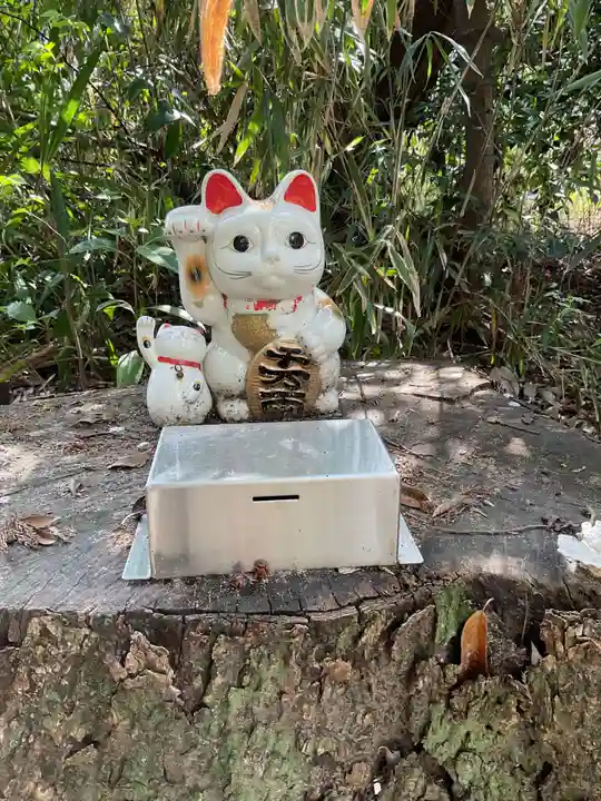 伊冨利部神社の像