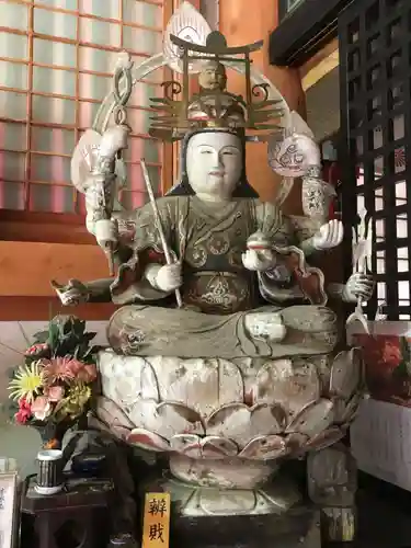 宝厳寺の像