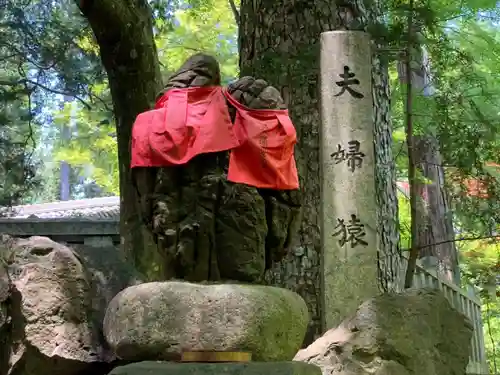 猿丸神社の像