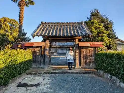 養命寺の山門