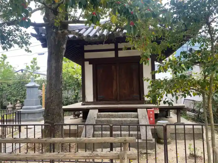 伝香寺の{uncategorized: "未分類", other: "その他", undefined: "問題あり", building: "その他建物", grave: "お墓", sacred_gate: "鳥居", guardian: "狛犬", statue: "像", buddha: "仏像", history: "歴史", nature: "自然", garden: "庭園", animal: "動物", pagoda: "塔", temizu: "手水舎", mountain_gate: "山門・神門", sanctuary: "本殿・本堂", subordinate: "末社・摂社", art: "芸術", scenery: "景色", jizo: "地蔵", ema: "絵馬", goshuin: "御朱印", omikuji: "おみくじ", items: "授与品その他", amulet: "お守り", goshuincho: "御朱印帳", eats: "食事", festival: "お祭り", votive_dance: "神楽", shichigosan: "七五三参", wedding: "結婚式", experience: "体験その他", initially: "初詣", around: "周辺", anti_infection: "感染症対策"}