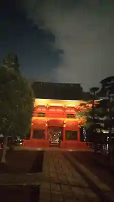 穴八幡宮の山門・神門