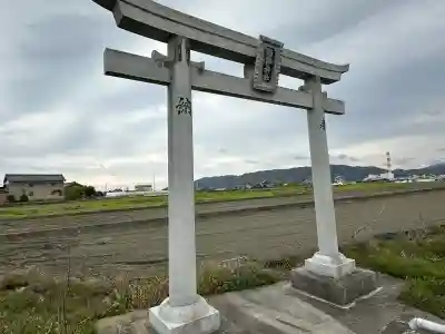 雨降神社の{uncategorized: "未分類", other: "その他", undefined: "問題あり", building: "その他建物", grave: "お墓", sacred_gate: "鳥居", guardian: "狛犬", statue: "像", buddha: "仏像", history: "歴史", nature: "自然", garden: "庭園", animal: "動物", pagoda: "塔", temizu: "手水舎", mountain_gate: "山門・神門", sanctuary: "本殿・本堂", subordinate: "末社・摂社", art: "芸術", scenery: "景色", jizo: "地蔵", ema: "絵馬", goshuin: "御朱印", omikuji: "おみくじ", items: "授与品その他", amulet: "お守り", goshuincho: "御朱印帳", eats: "食事", festival: "お祭り", votive_dance: "神楽", shichigosan: "七五三参", wedding: "結婚式", experience: "体験その他", initially: "初詣", around: "周辺", anti_infection: "感染症対策"}